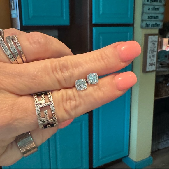 #147 3 ctw cushion cut Moissanite stud earrings - Picture 4 of 4